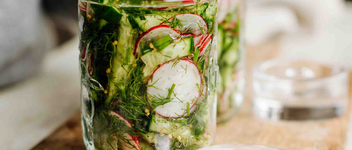 Fermentierte Radieschen & Gurken im Glas